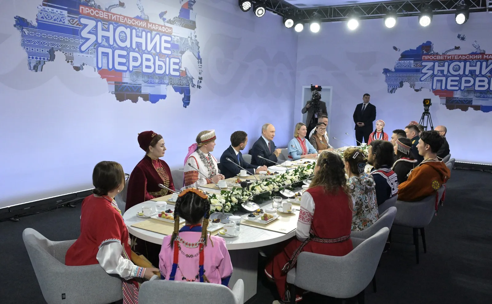 Владимир Путин встретился с представителями малочисленных народов России