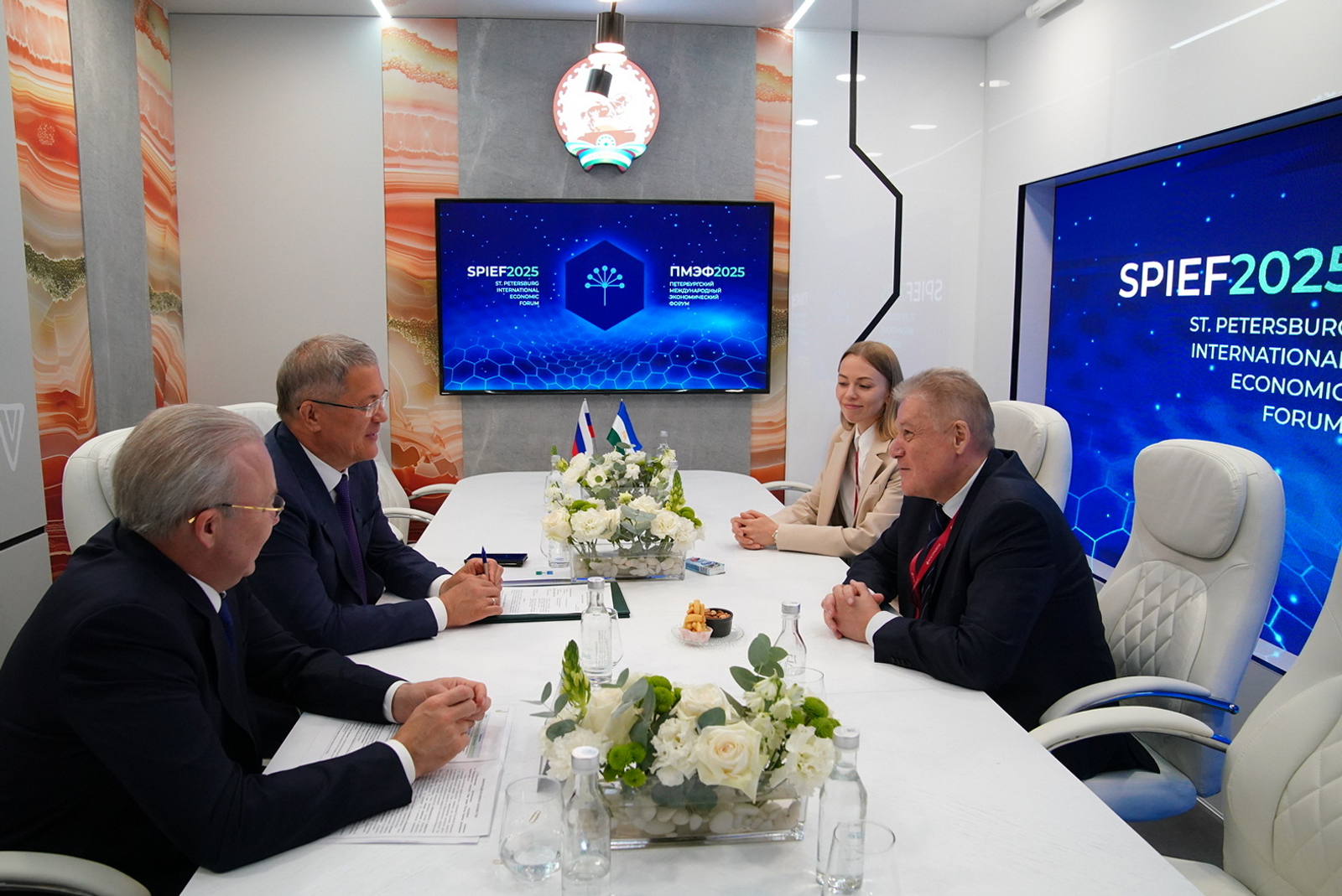 Радий Хабиров и Георгий Боос обсудили вопросы модернизации освещения