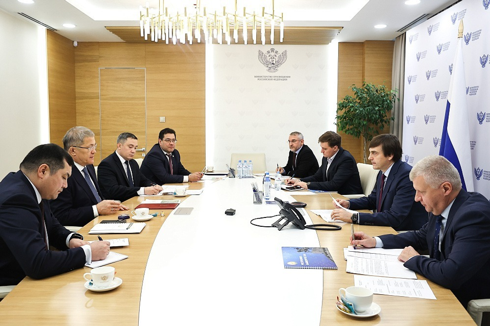 Радий Хабиров встретился с министром просвещения РФ Сергеем Кравцовым