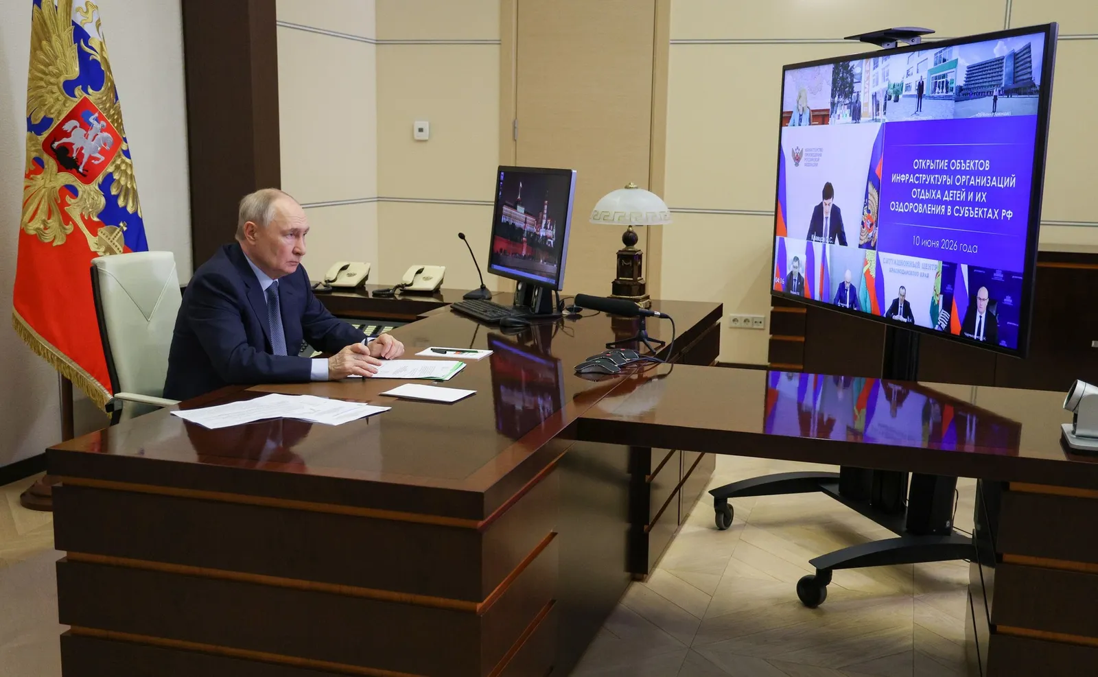 Владимир Путин провел совещание с членами Правительства