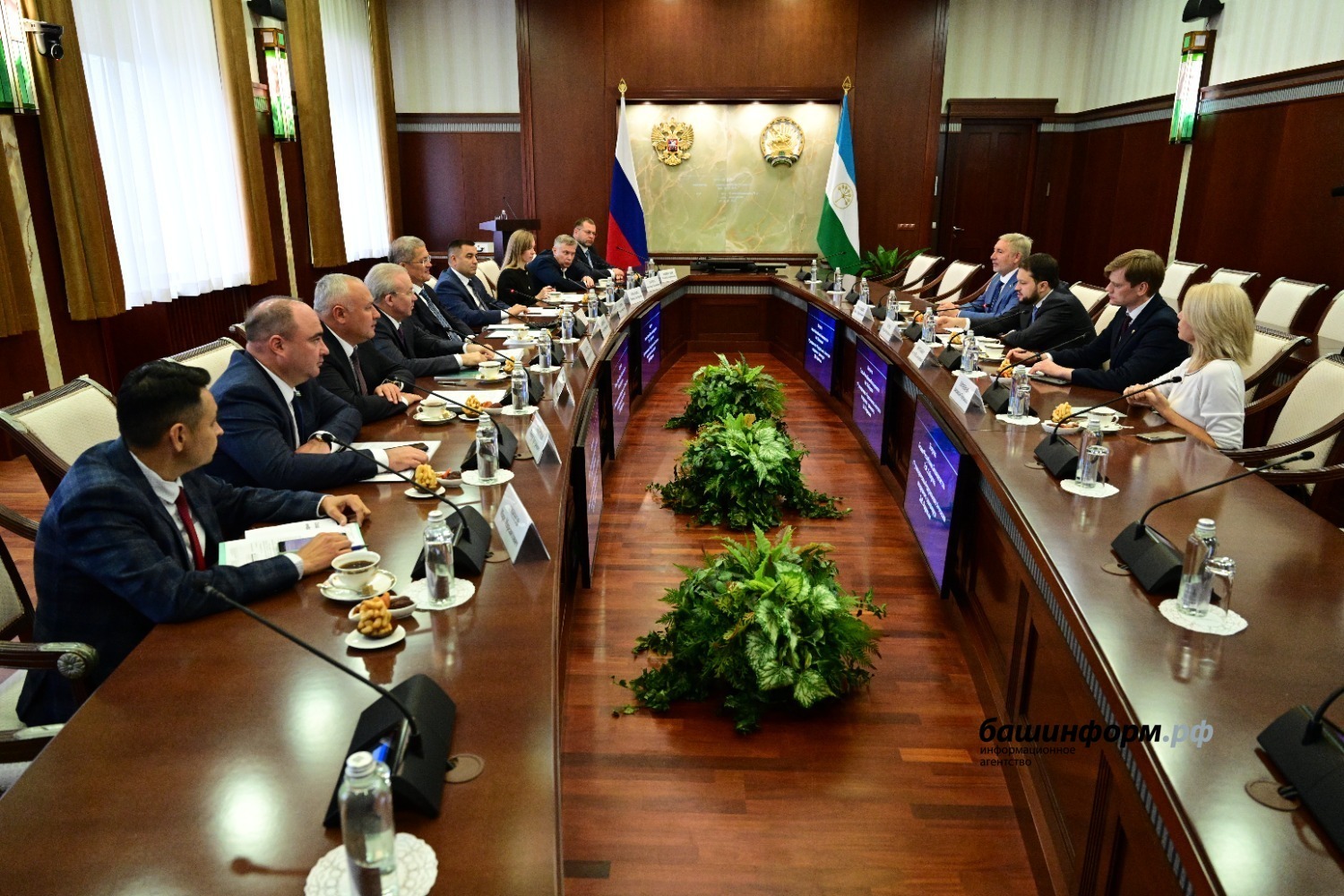 Встреча Радия Хабирова с руководителем Росавиации Дмитрием Ядровым в Уфе