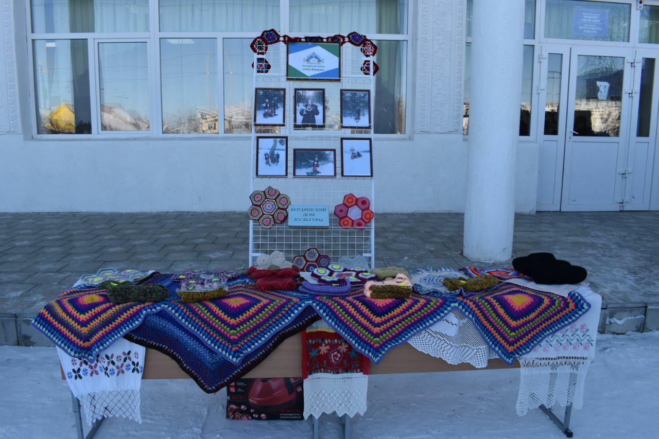 В с.Матраево  провели смотр-конкурс "Ай, да валенки!"