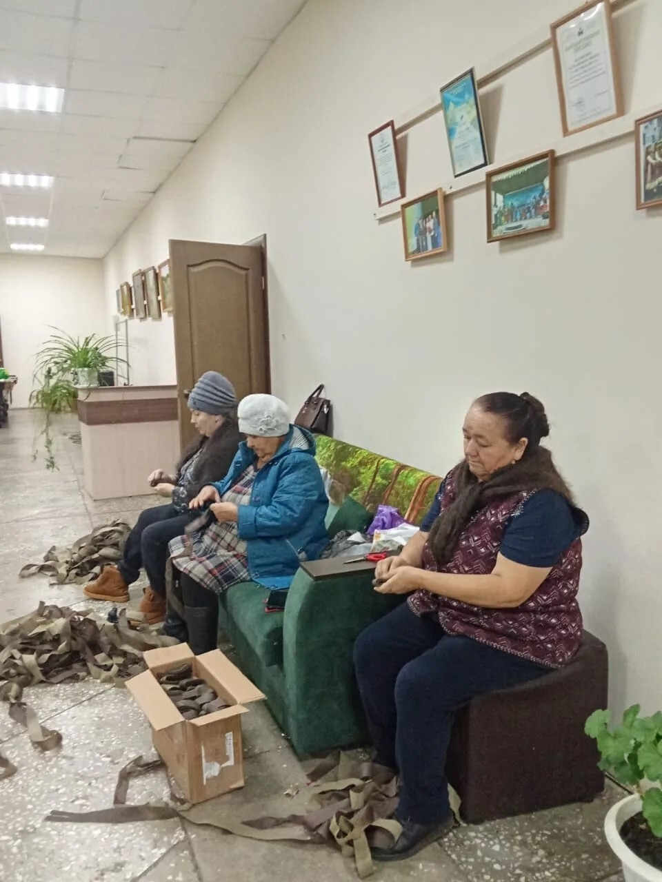 Вкладывая тепло своих рук и сердец