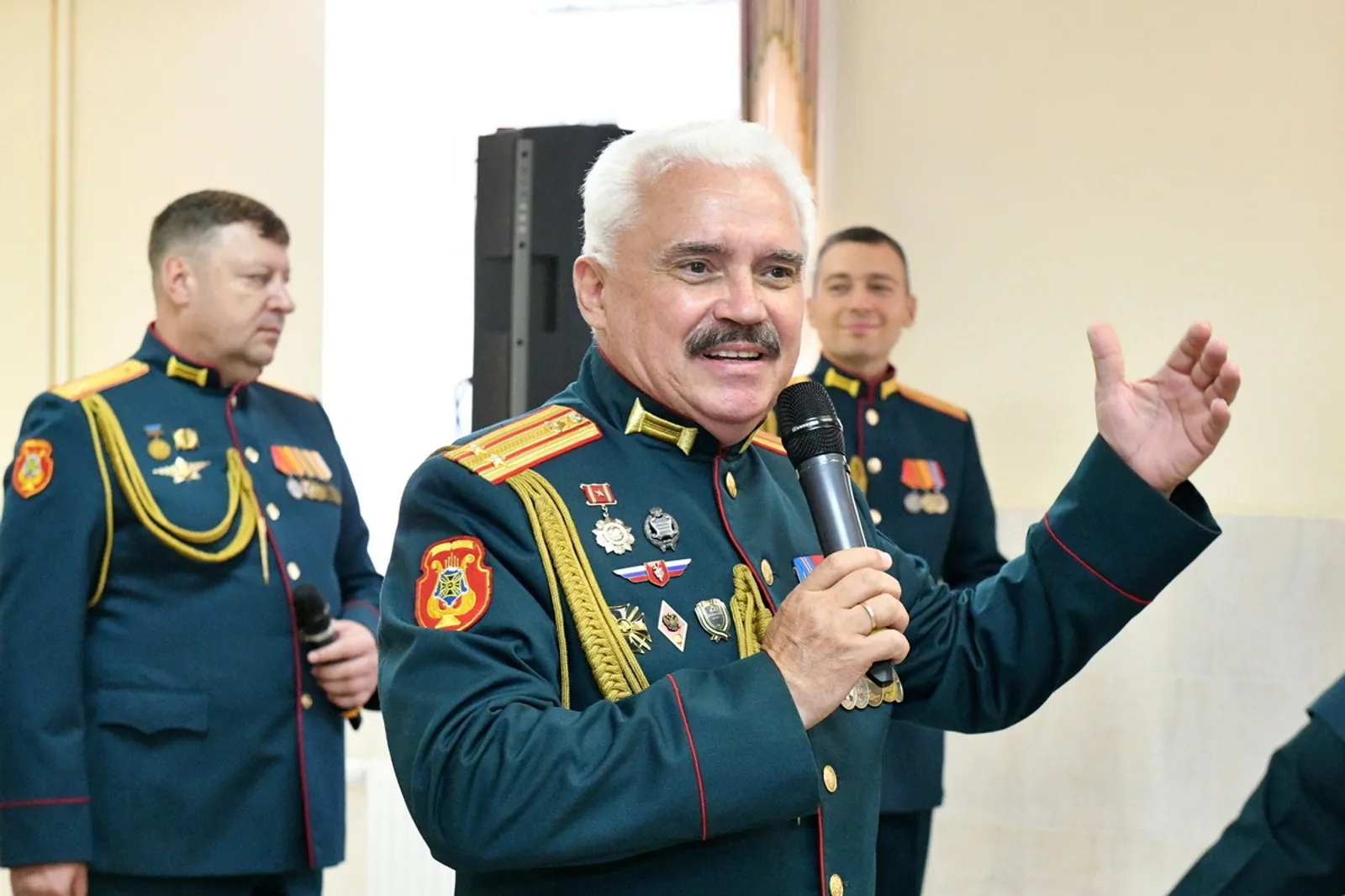 Как фронтовые бригады помогают бойцам на передовой и в госпиталях