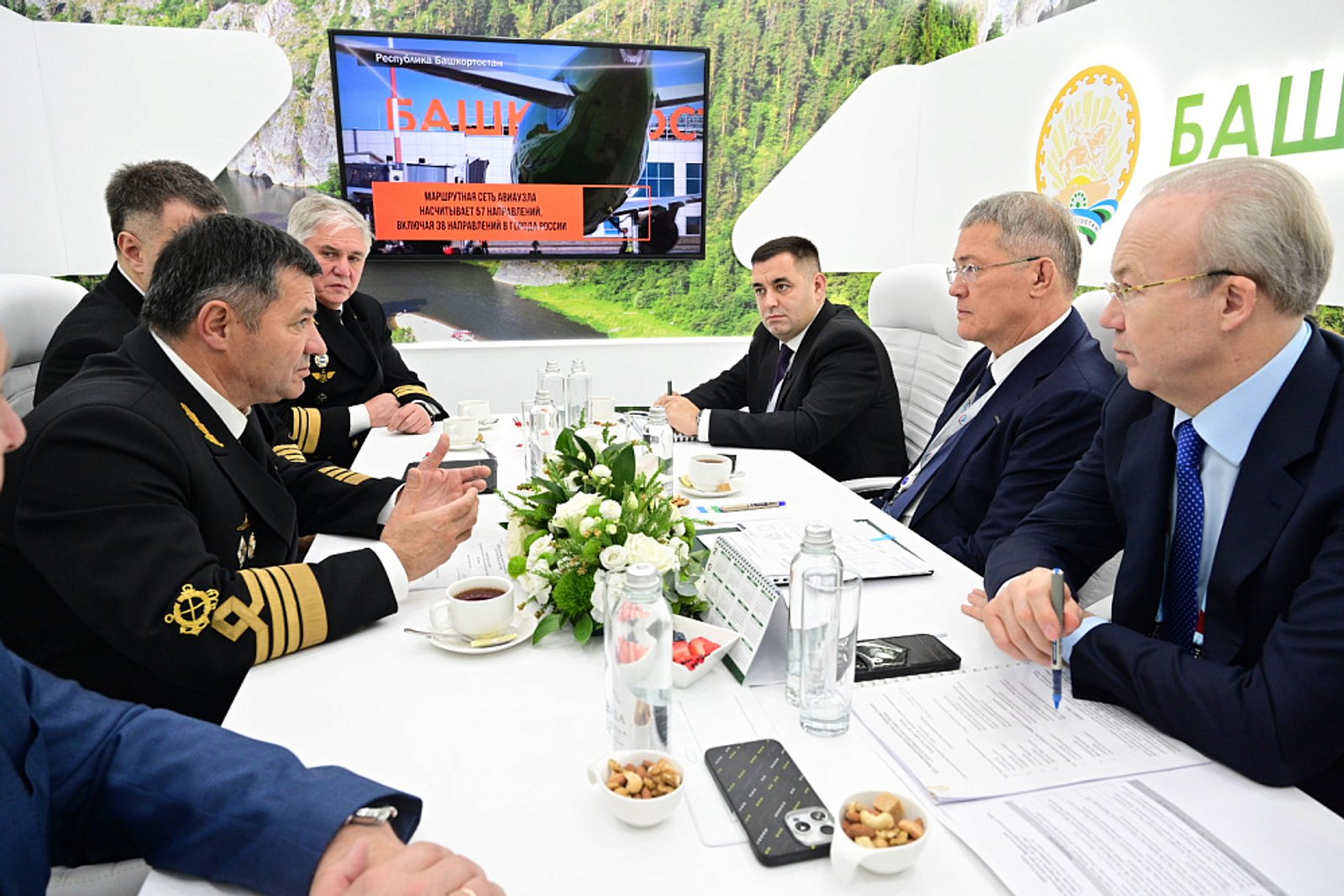 Радий Хабиров обсудил с руководителем Росморречфлота развитие судоходства