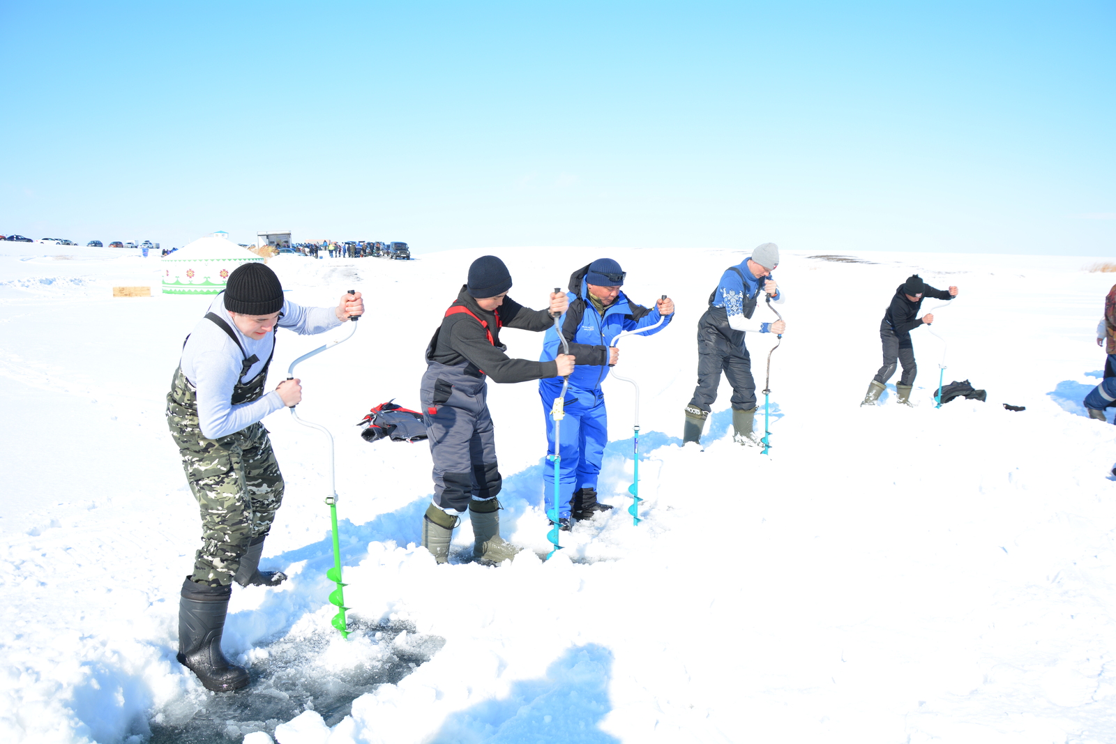 Зимняя рыбалка объединяет увлеченных