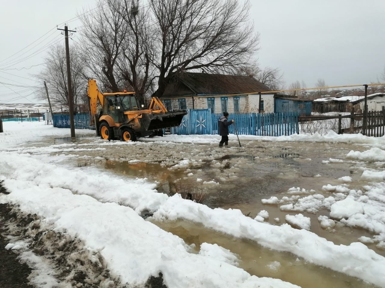 В Хайбуллинском районе подтопило дороги и придомовые территории