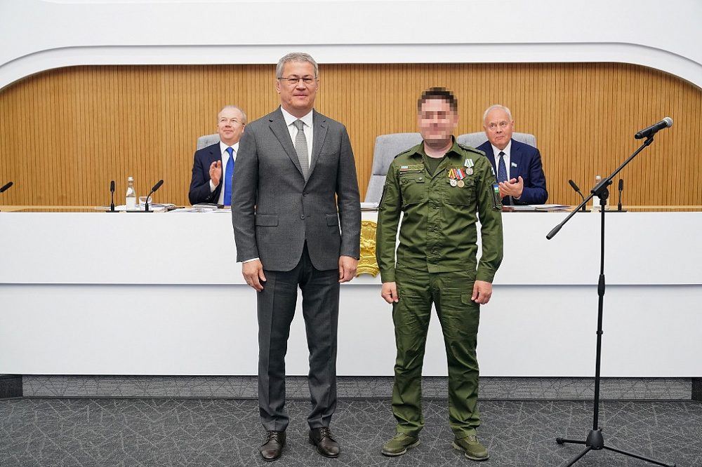 Радий Хабиров вручил медали генерала Шаймуратова участникам СВО из Башкирии