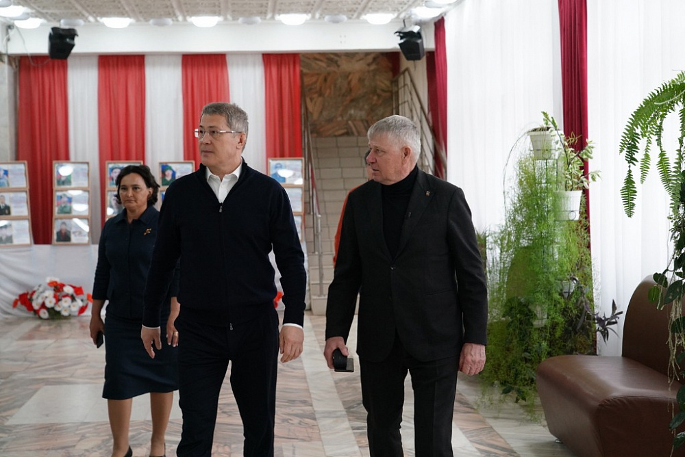 Радий Хабиров посетил Центральный дворец культуры в с.Киргиз-Мияки