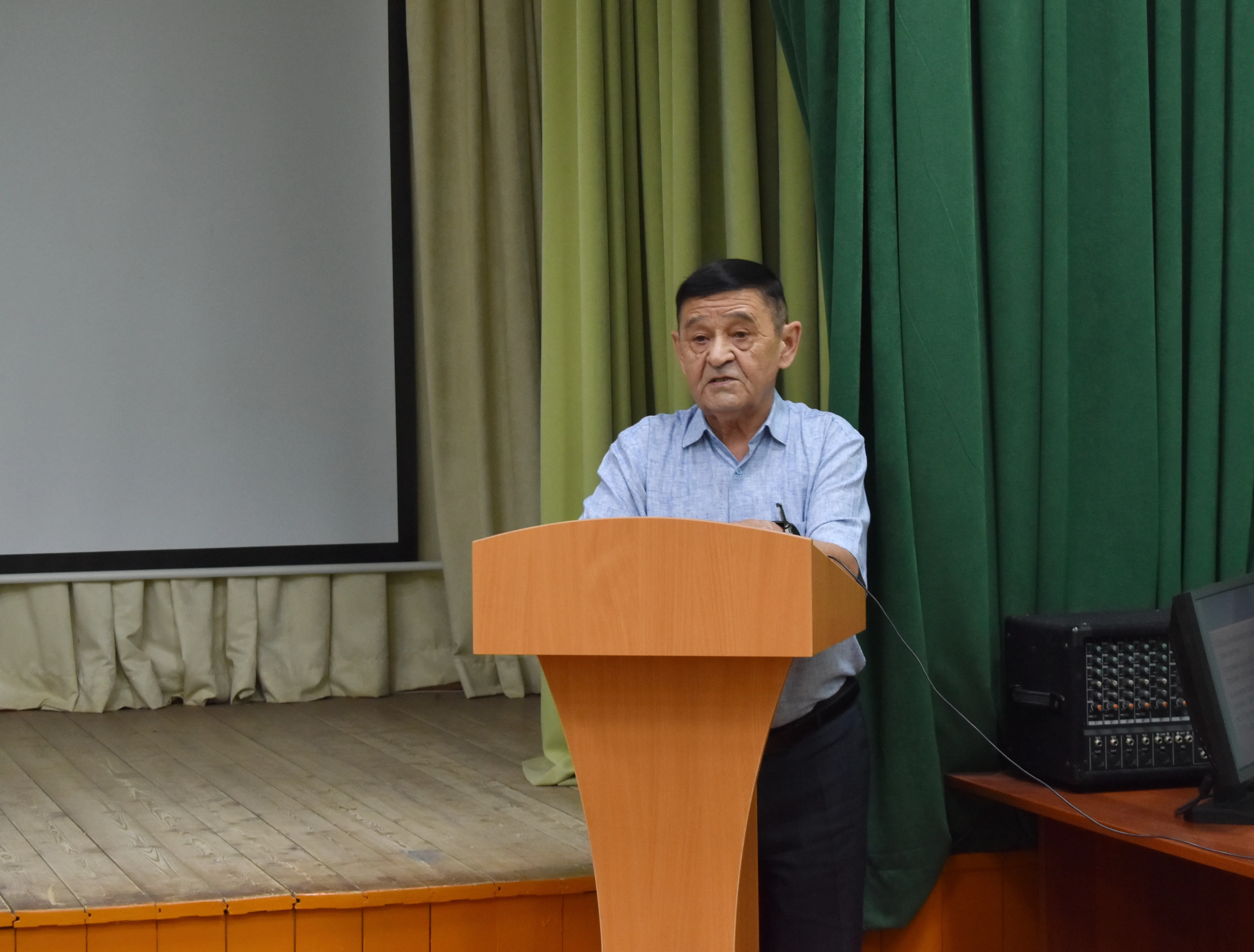 В Зилаире родители выпускников написали ЕГЭ