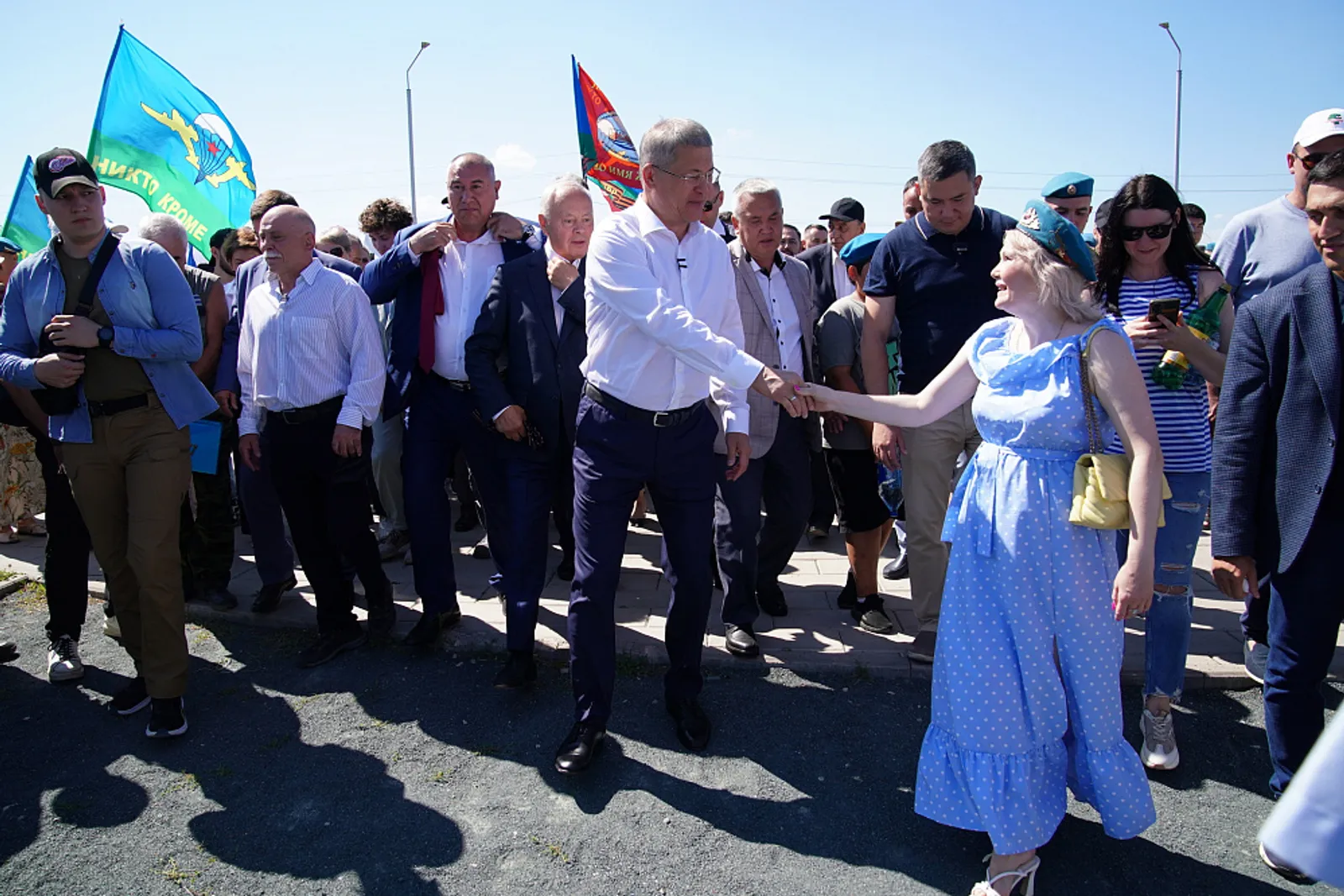 Радий Хабиров поздравил бойцов и ветеранов Воздушно-десантных войск России