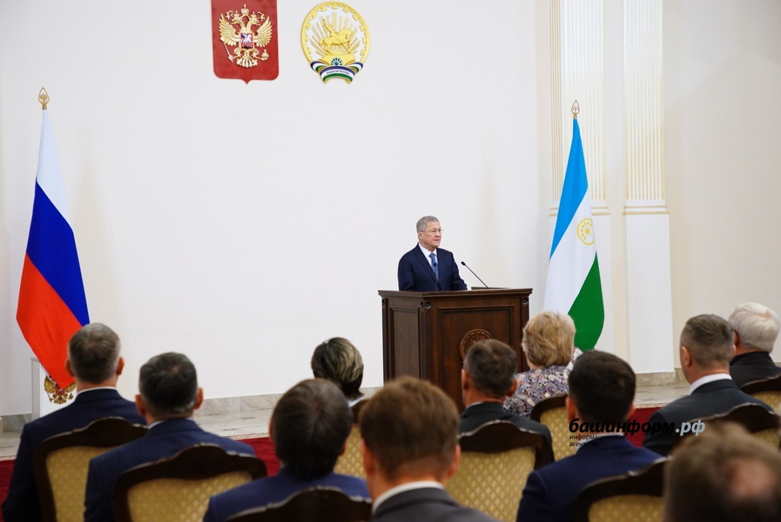 Радий Хабиров вручил госнаграды работникам промышленности