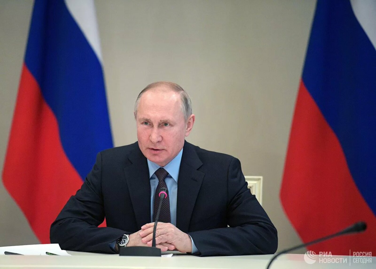 Президент России Владимир Путин в режиме видеоконференции провёл совещание с Правительством