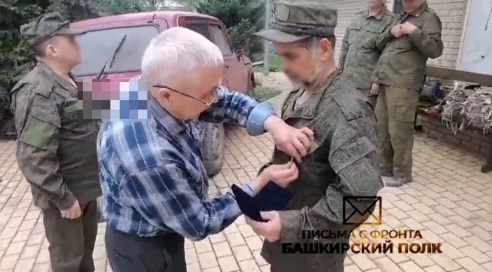 Бойцов из Башкирии гаубичного артдивизиона наградили за освобождение Авдеевки