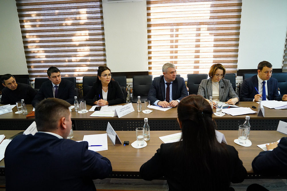 Радий Хабиров обсудил с главврачами больниц Зауралья работу тяжёлой медтехники