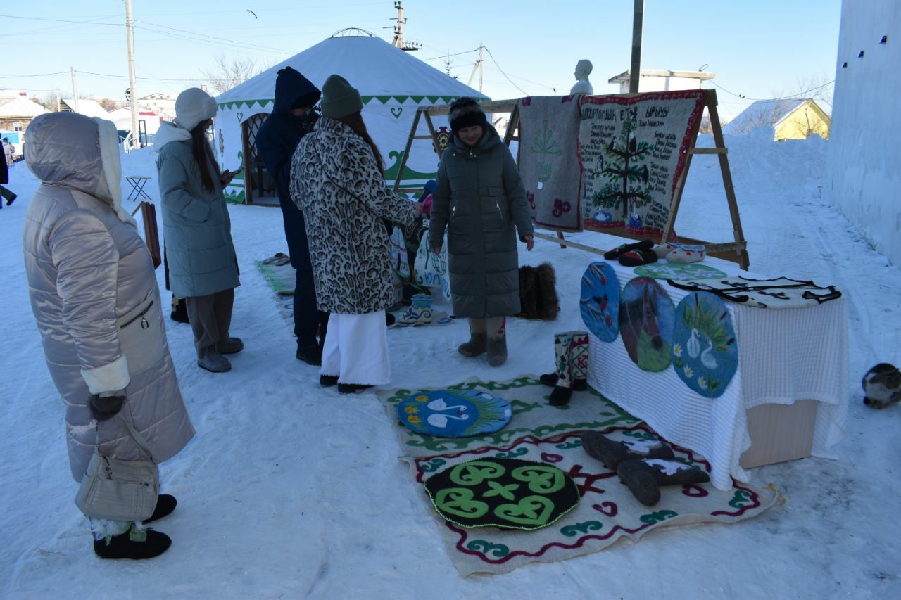 В с.Матраево  провели смотр-конкурс "Ай, да валенки!"