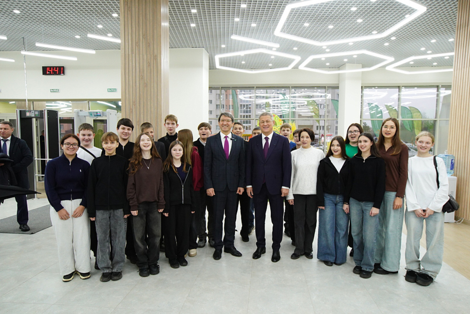 Радий Хабиров посетил в Уфе образовательную площадку «Город профессий АПК»