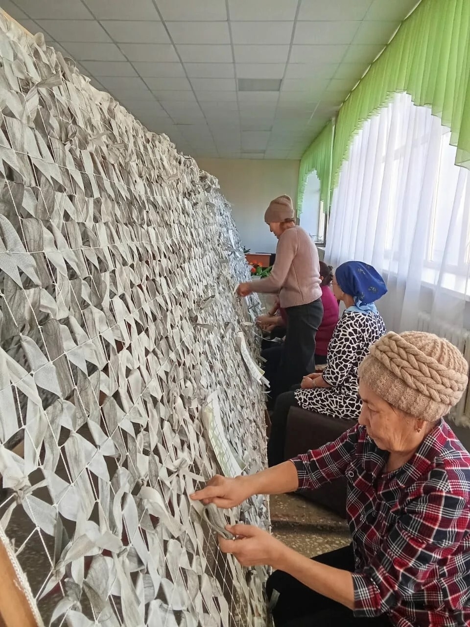 Вкладывая тепло своих рук и сердец