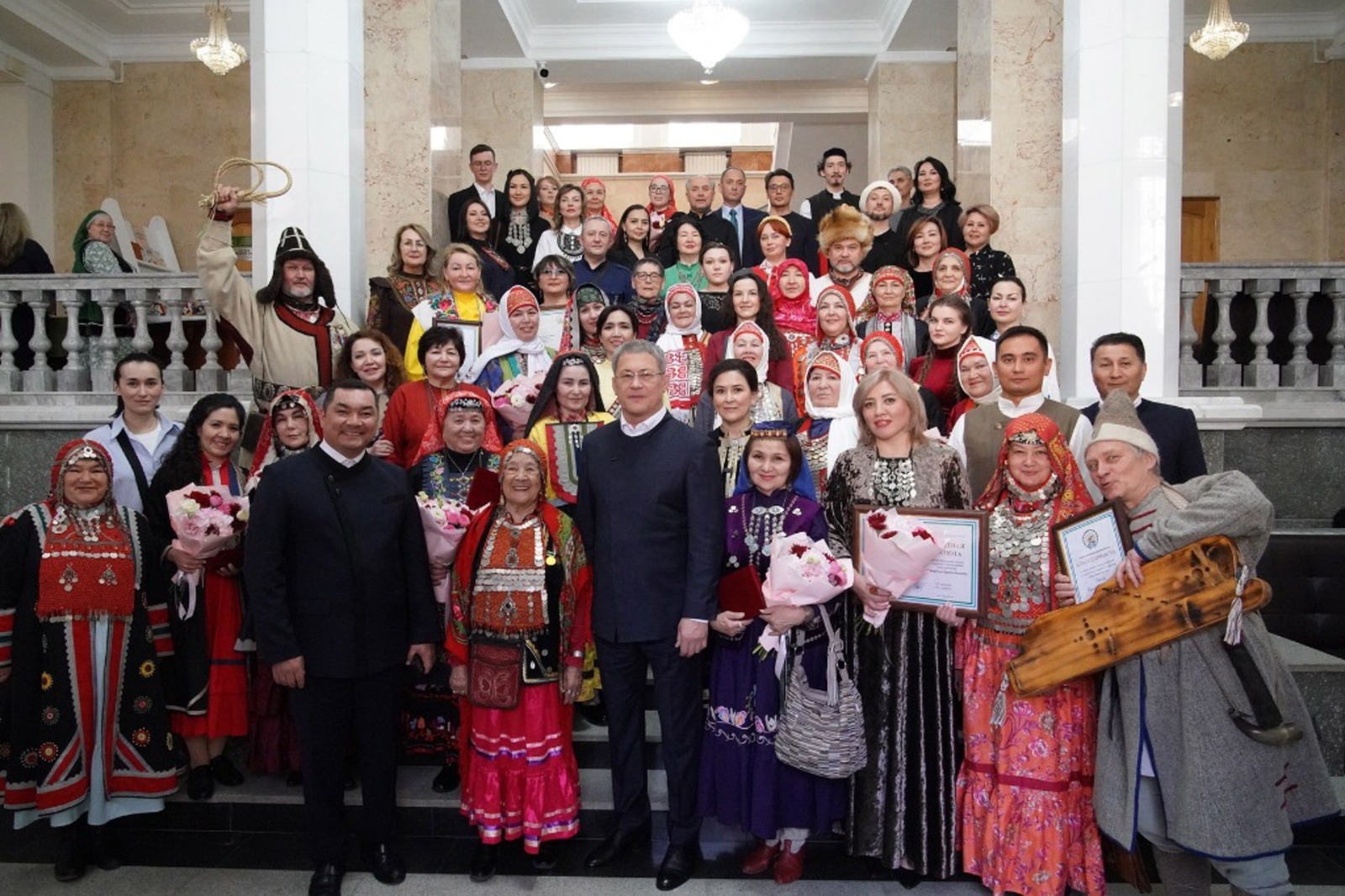 В День национального костюма Радий Хабиров встретился с мастерами-ремесленниками Башкортостана