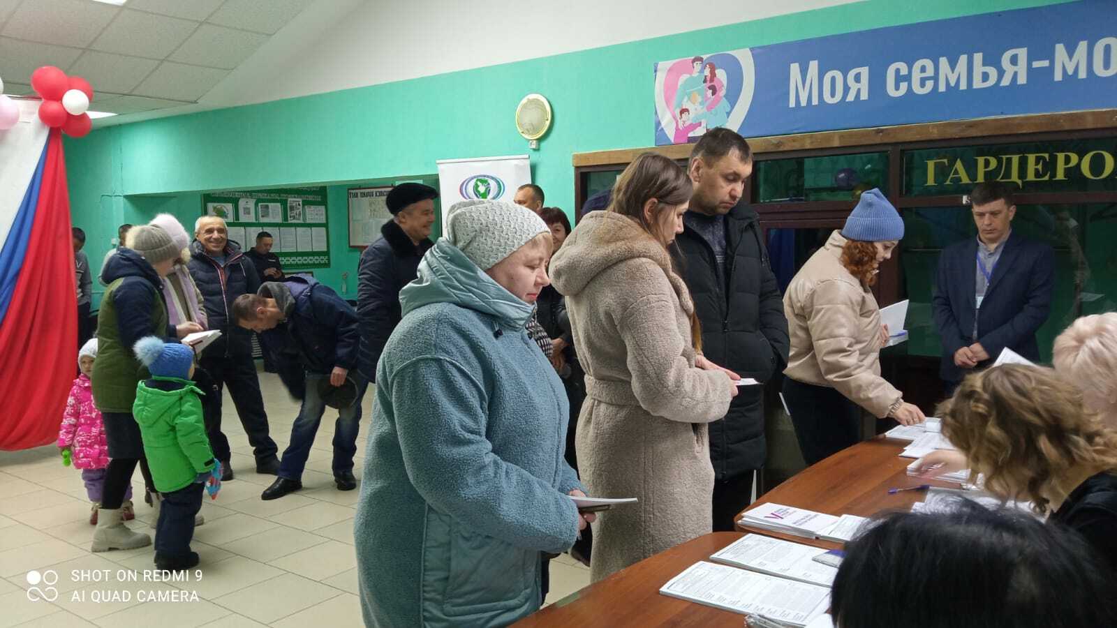 На избирательных участках района началось голосование на выборах президента России