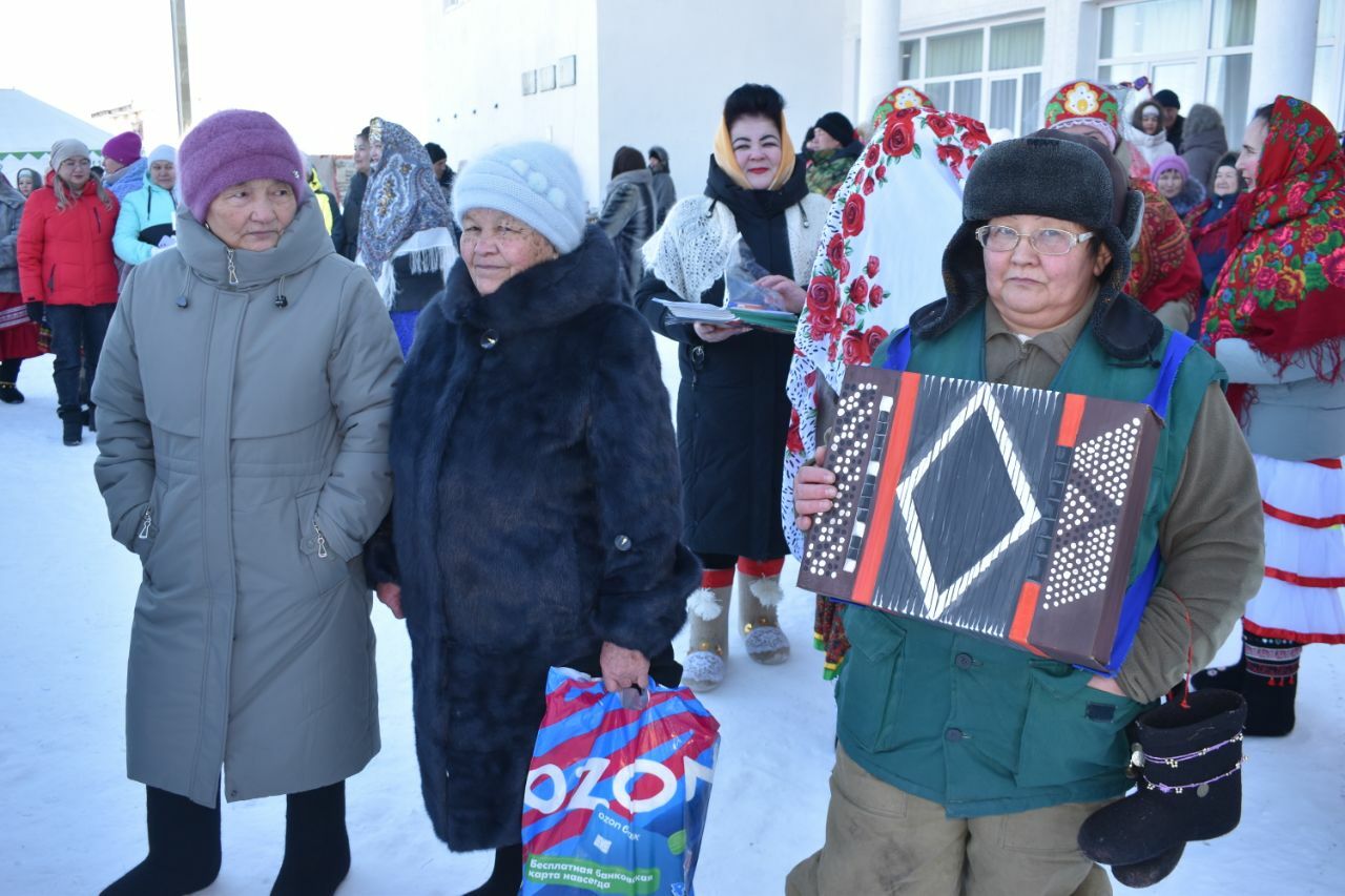 В с.Матраево  провели смотр-конкурс "Ай, да валенки!"