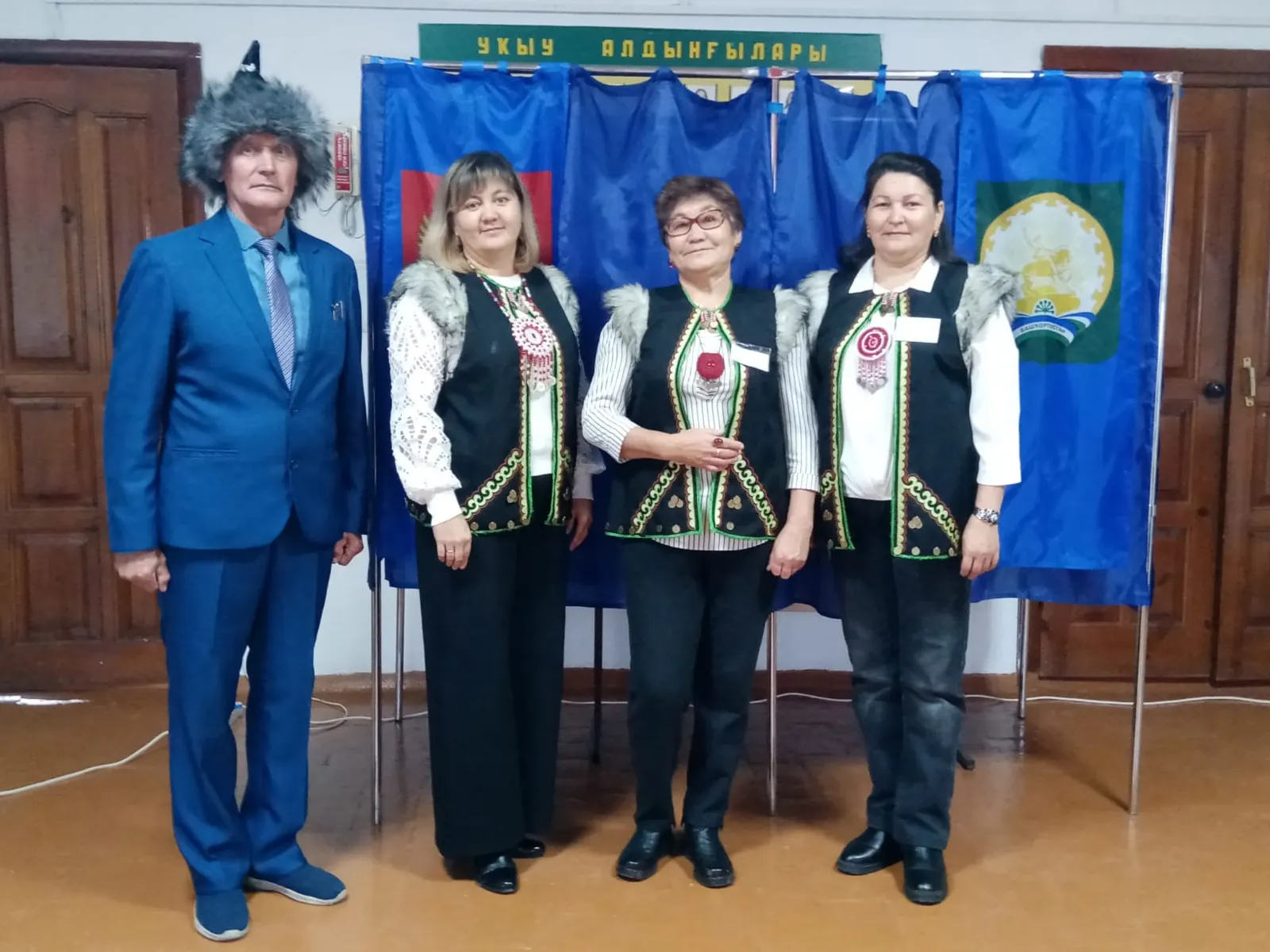 Национальный костюм уместен и на выборах