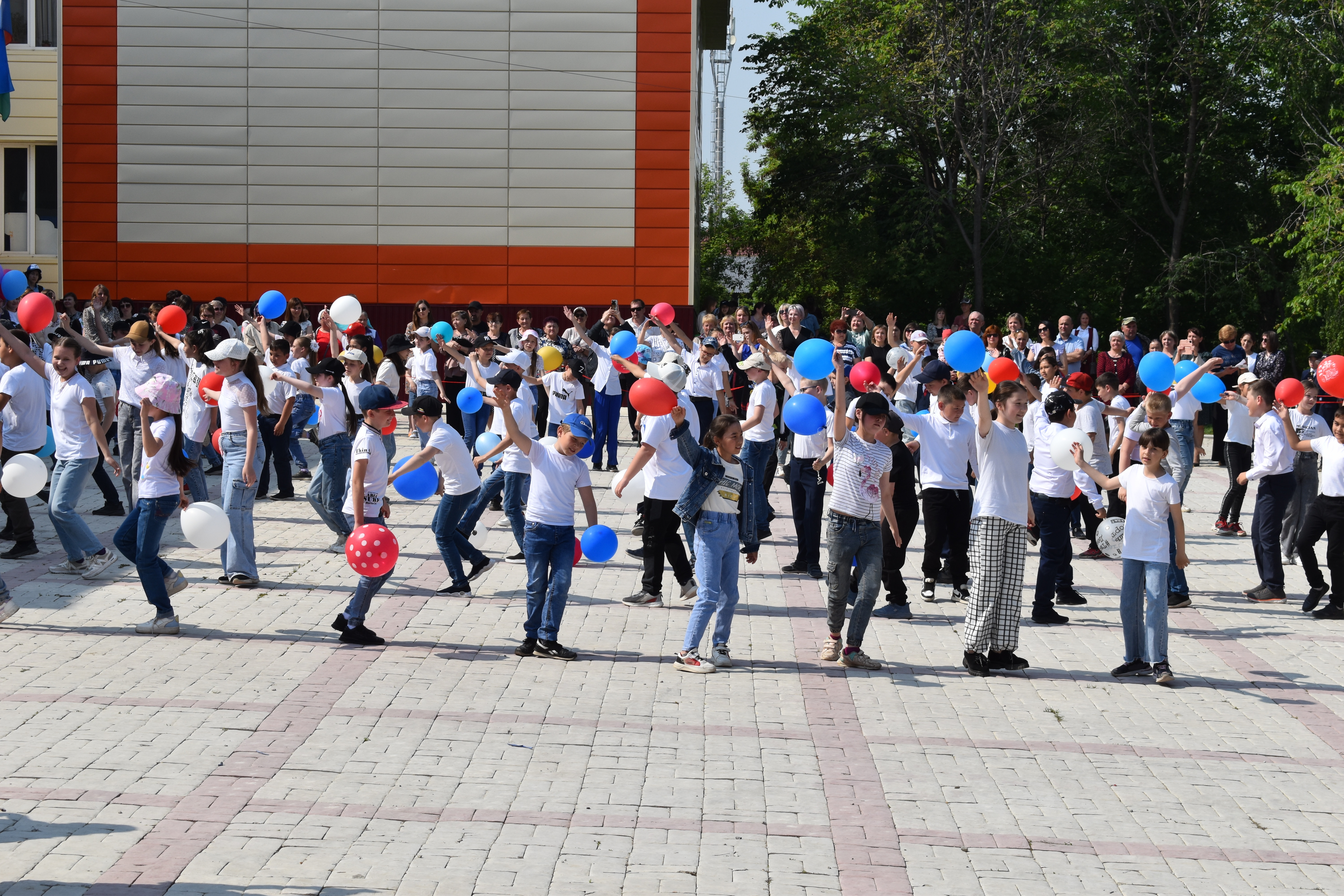 В Зилаире прошли торжественные линейки для учащихся