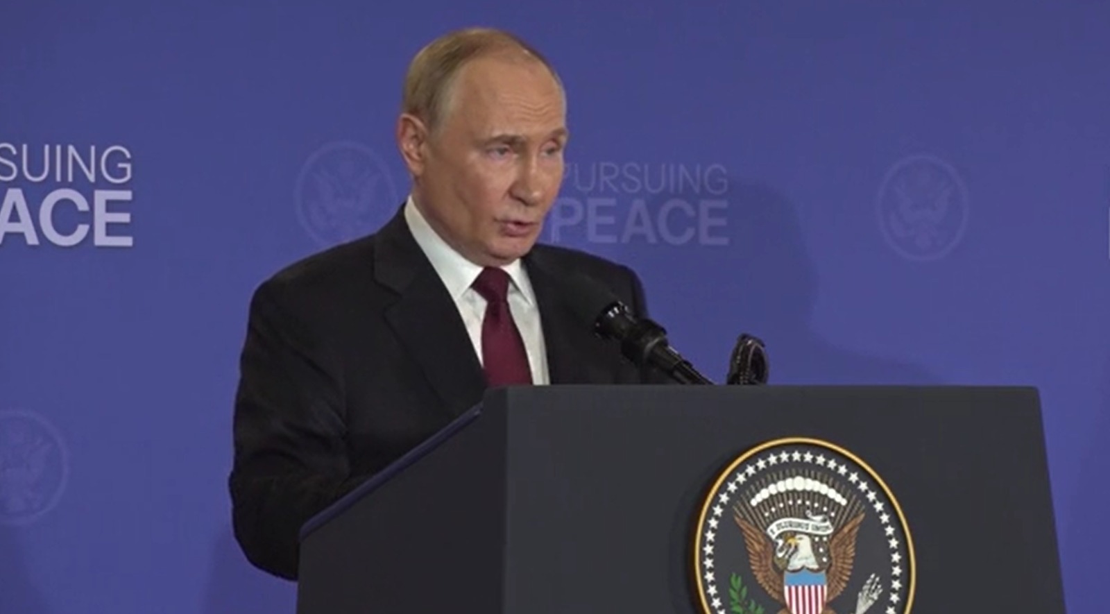 Путин и Трамп подвели итоги почти трехчасовых переговоров на Аляске