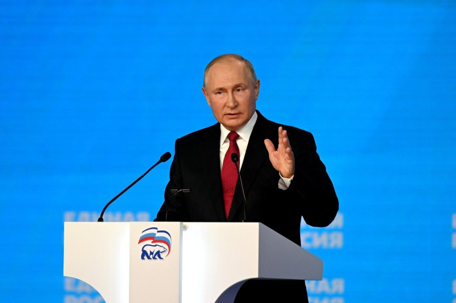 Владимир Путин заявил,что нельзя грозить увольнением за отказ прививаться от коронавируса