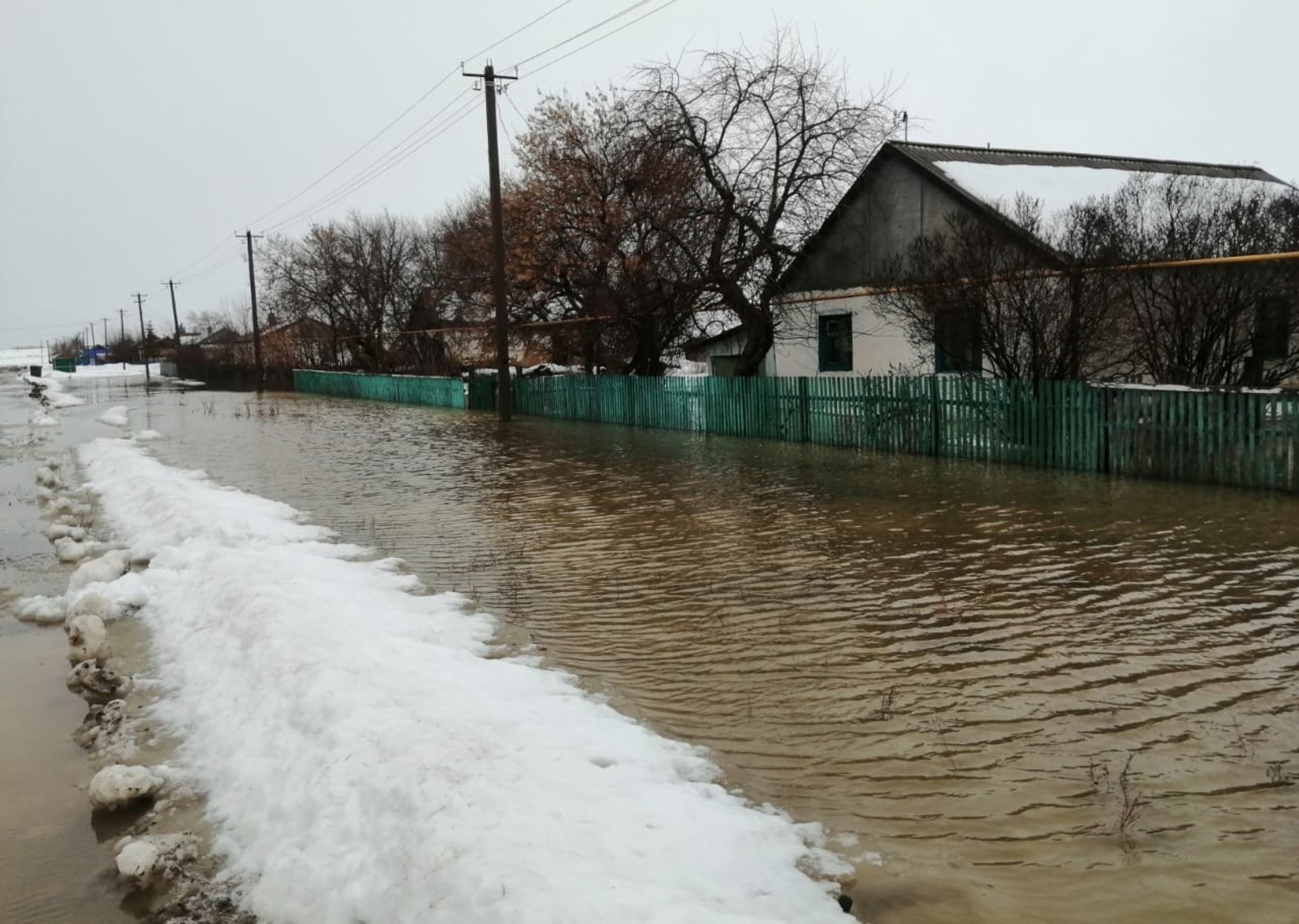 В Хайбуллинском районе подтопило дороги и придомовые территории