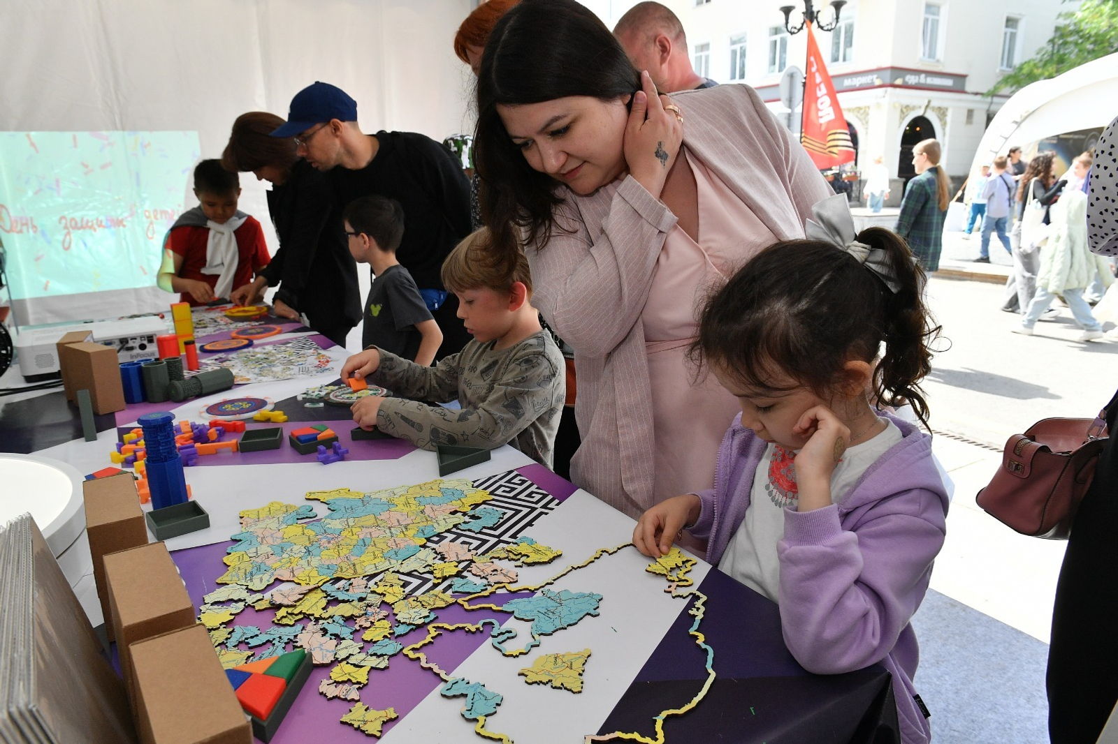 В Уфе дети показали созданную ими карту Башкирии в виде пазла