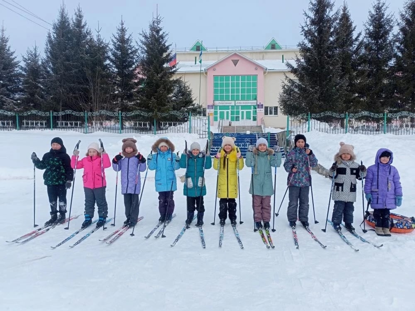 Зилаирские школьники вышли на лыжную прогулку