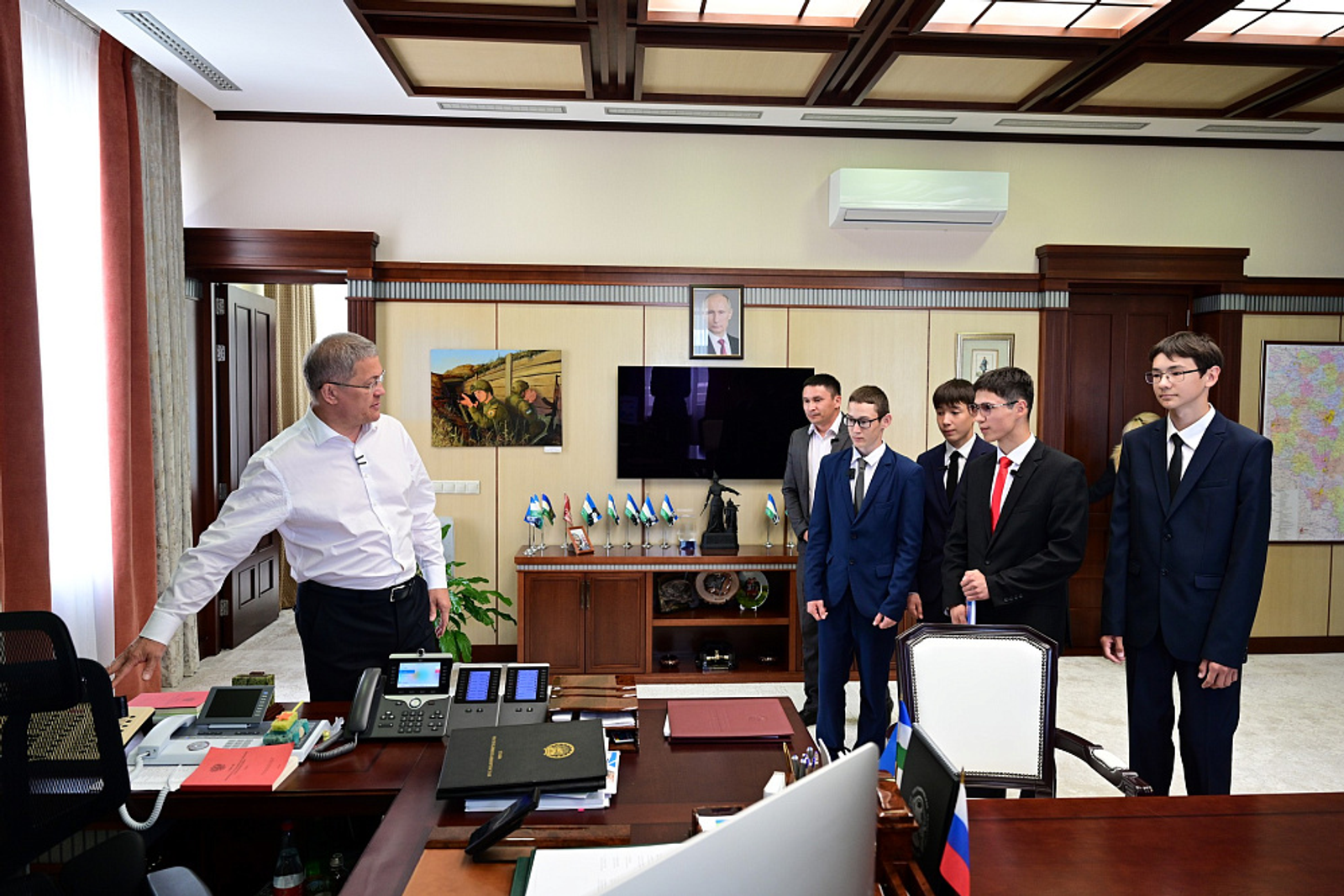 Ученики Стерлитамакского лицея-интерната посетили рабочий кабинет Главы Башкирии