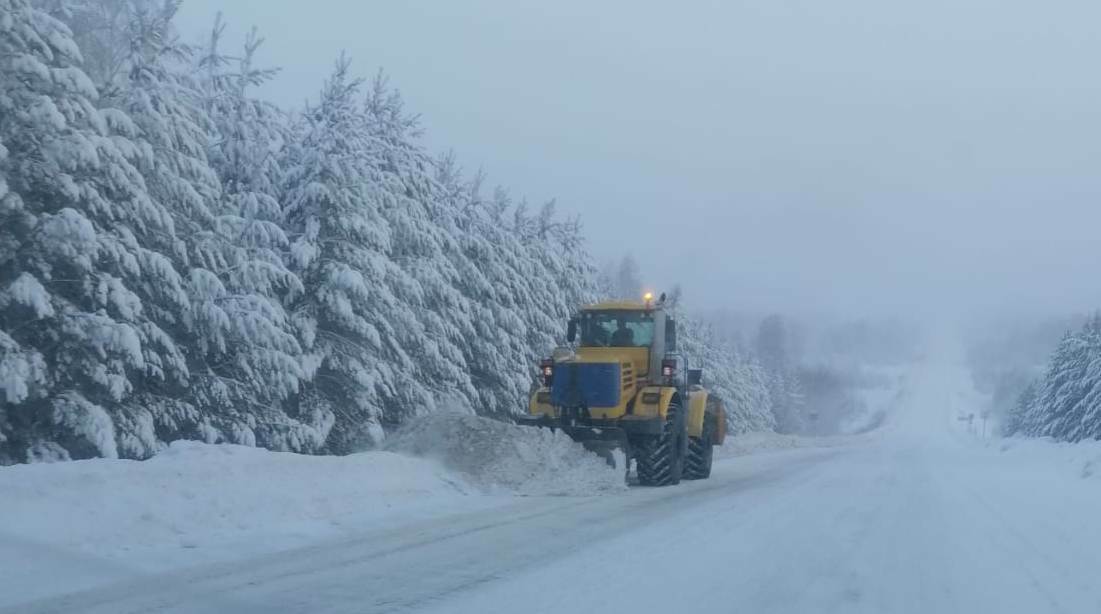 Зилаирские дорожники справляются с последствиями снегопадов
