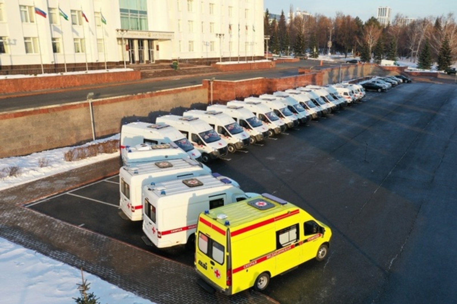 Больницы Башкортостана получили 18 новых автомобилей скорой помощи