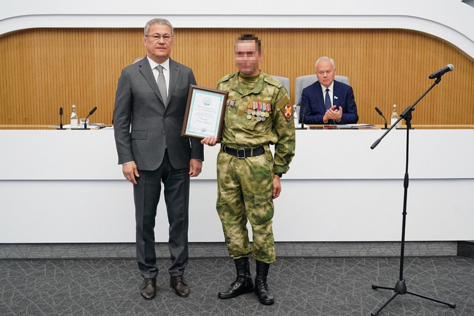 Радий Хабиров вручил медали генерала Шаймуратова участникам СВО из Башкирии